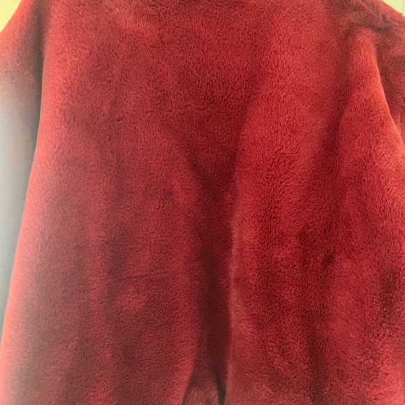 Just in time for winter ❄️ Womens fuzzy fur like half length coat - Picture 3 of 4